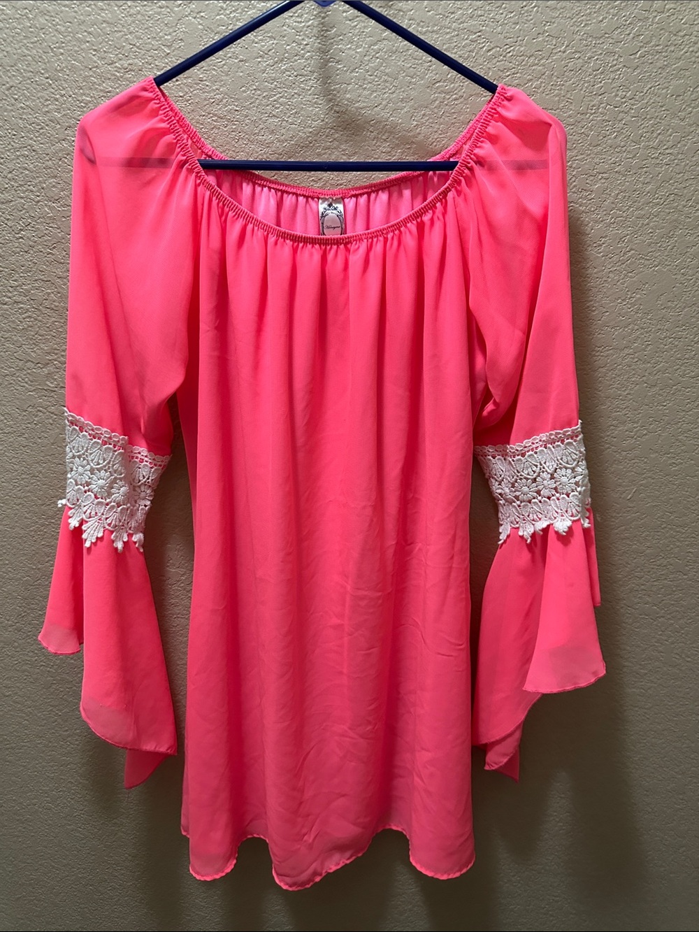 ⭐️TRUE VINTAGE60’s  Hot Pink Off-Shoulder Tunic with White Lace Cuffs